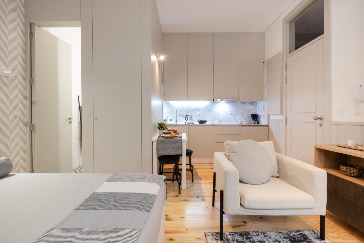 Apartment Sol Modern @ Batalha Metro *